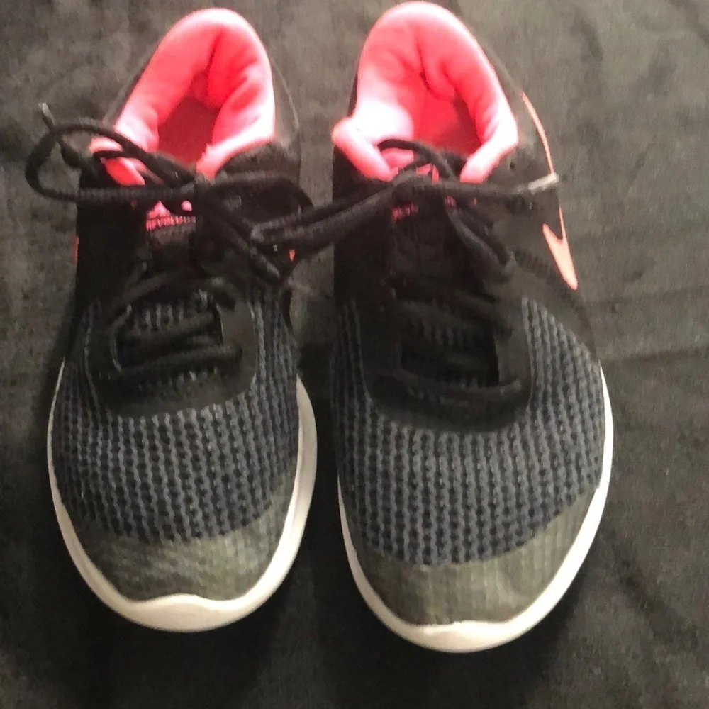 Nike revolution pink